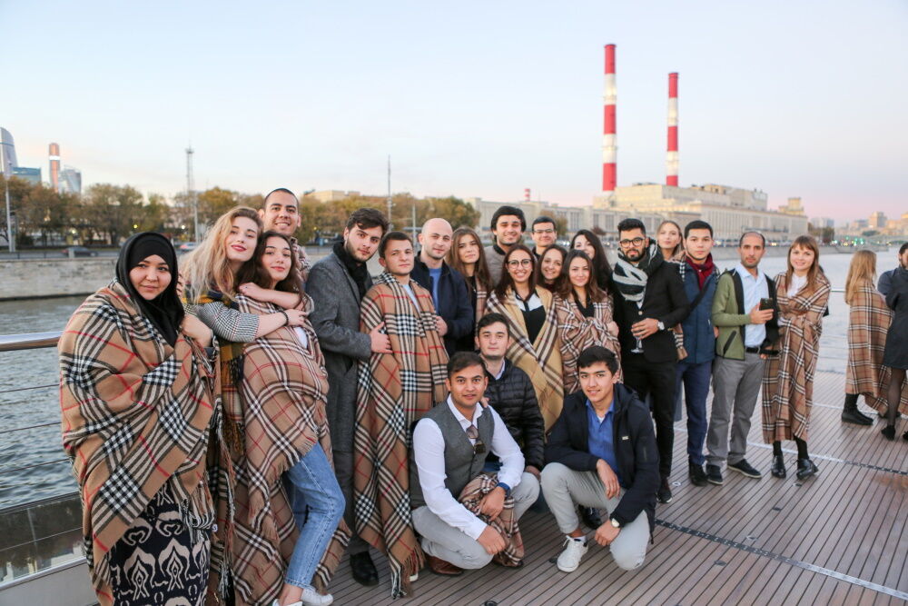 Групповая фотография участников Международного конгресса студенческих объединений