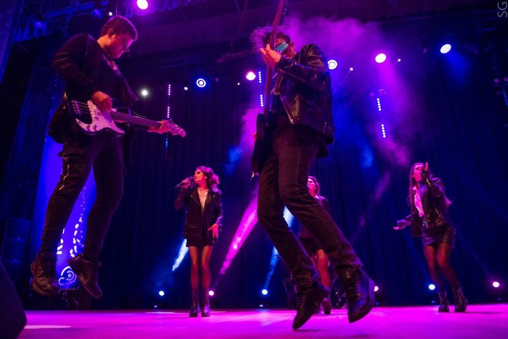 Участники «Арт Лаб» играют рок