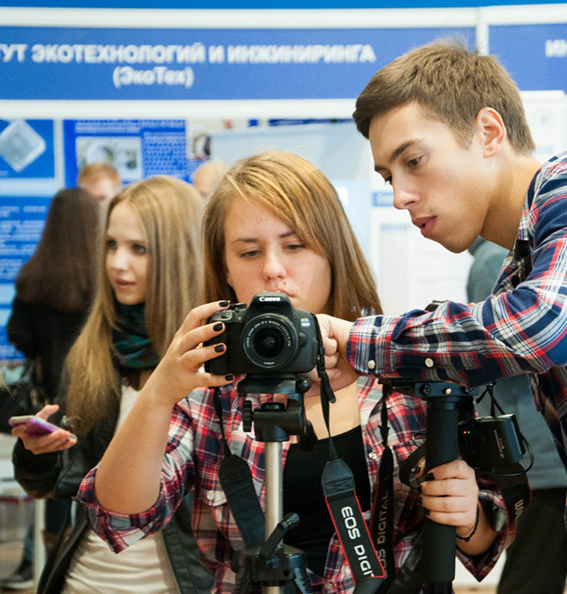 Студенты НИТУ МИСИС изучают технику фотосъемки