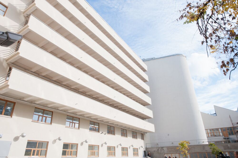 На фотографии здание Точки кипения — Коммуны