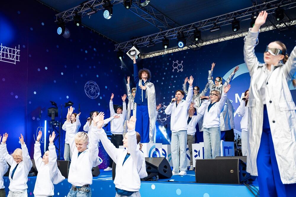 Выступление на сцене