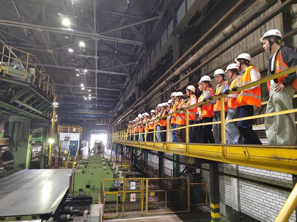 Студенты на практике