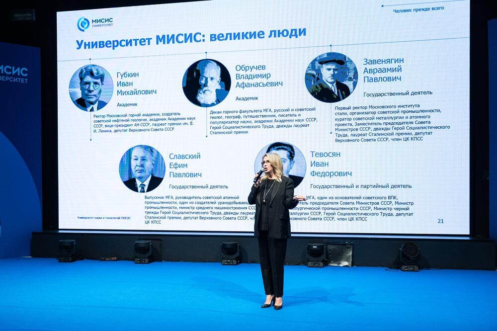 Ректор МИСИС на сцене