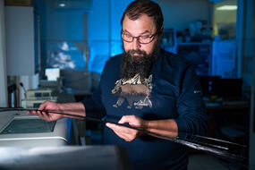 Ученый в лаборатории