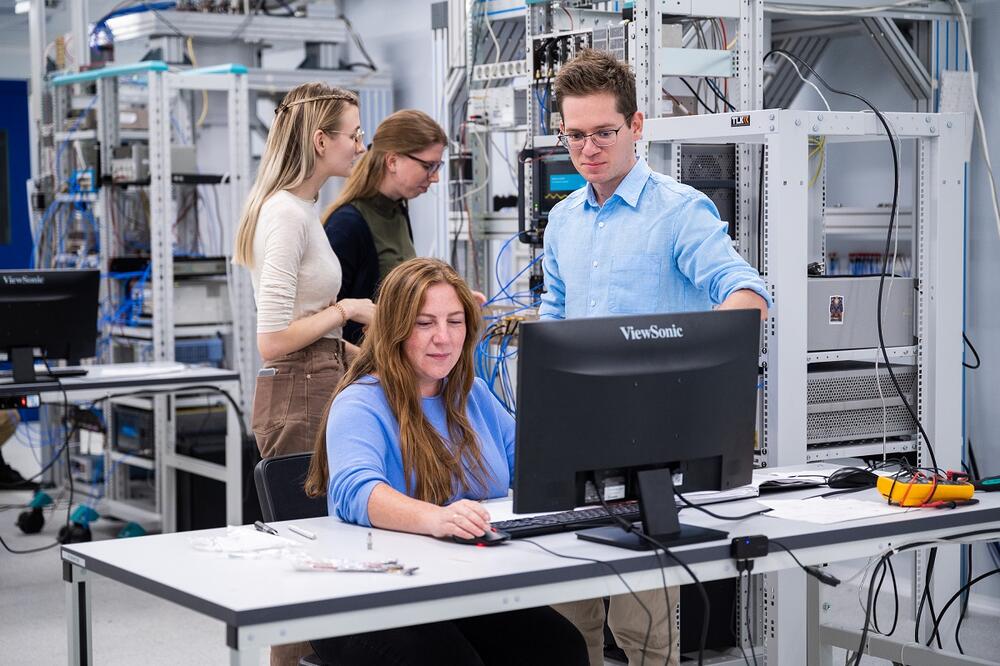 Квантовая лаборатория сверхнизкотемпературного измерительного кластера и субмикронного технологического комплекса Сверхпроводящие метаматериалы